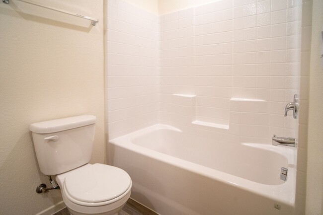 Building Photo - Modern 3-Bedroom, 3-Bathroom Home with Sma...