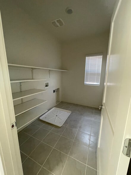 Building Photo - 1070 John Hopkins Ct