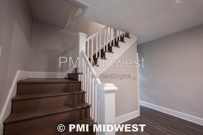 Building Photo - 411 W 40th St