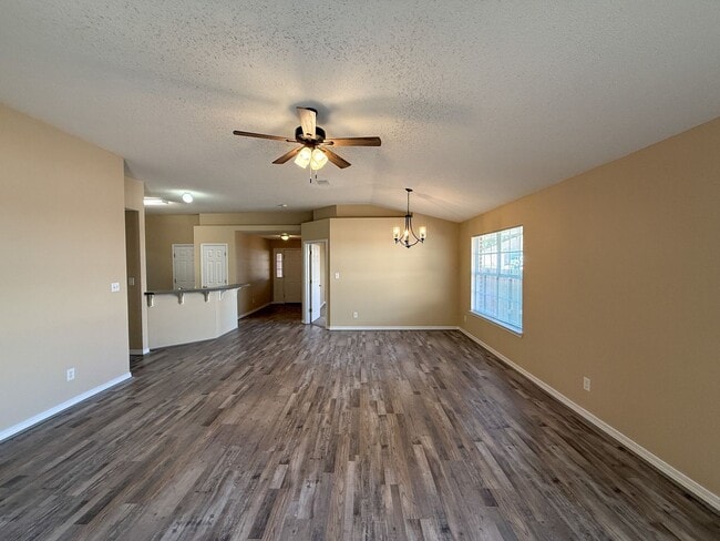 Building Photo - 3 Bedroom 2 Bath Brick Home in Milton!