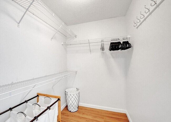 Building Photo - 9857 Baywinds Blvd