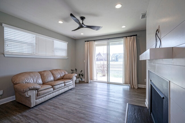 Building Photo - 7228 Broadacre Ct