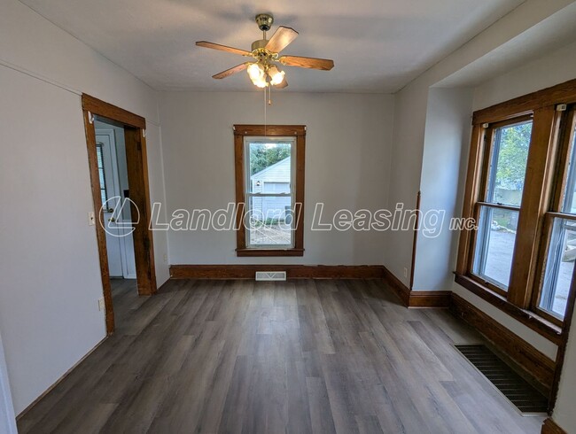 Building Photo - $499 Security Deposit Special!!