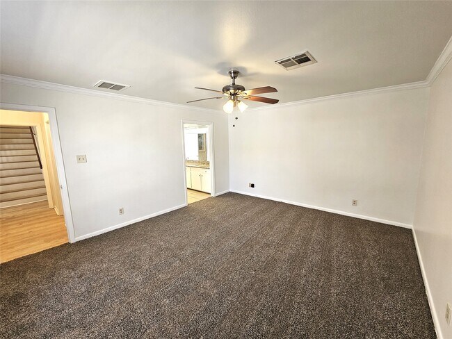 Building Photo - 347 Forest Lake Dr