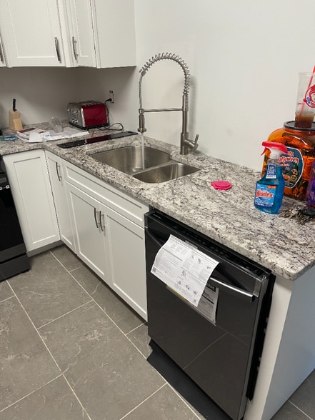 Building Photo - 1001 9th Ave