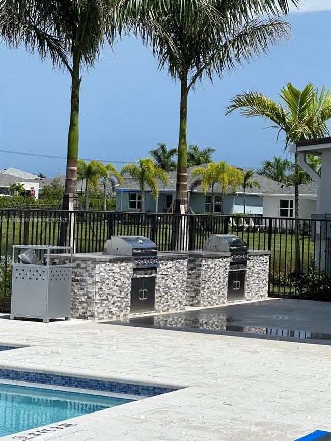 Building Photo - 14051 SW Thorens Dr