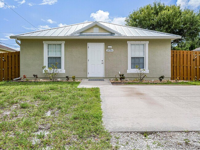 Building Photo - 1456 25th Ct SW
