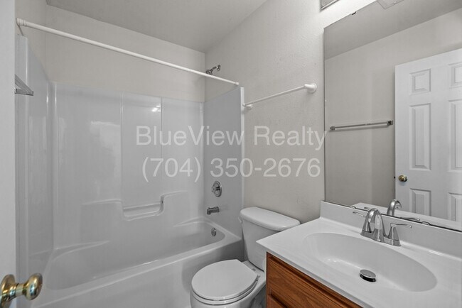 Building Photo - Beautiful Ranch House with 3 bed 2 bath ( Ballantyne area )