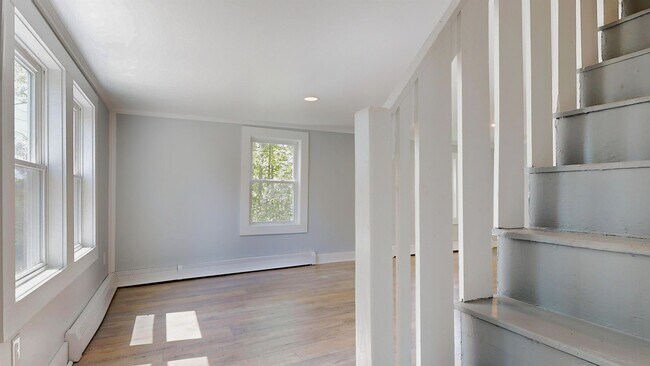 Building Photo - 10 Riverbank Ct