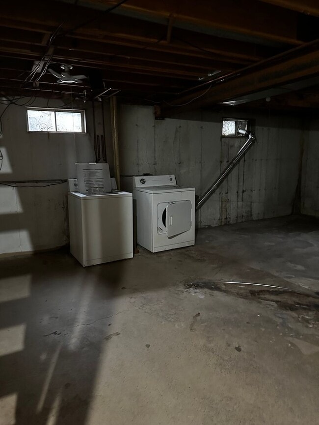 Building Photo - 1837-1837 Post Rd