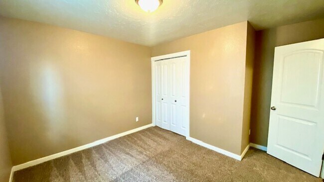 Building Photo - 3 Bed (+ bonus room) 2 Bath Home in Meridi...