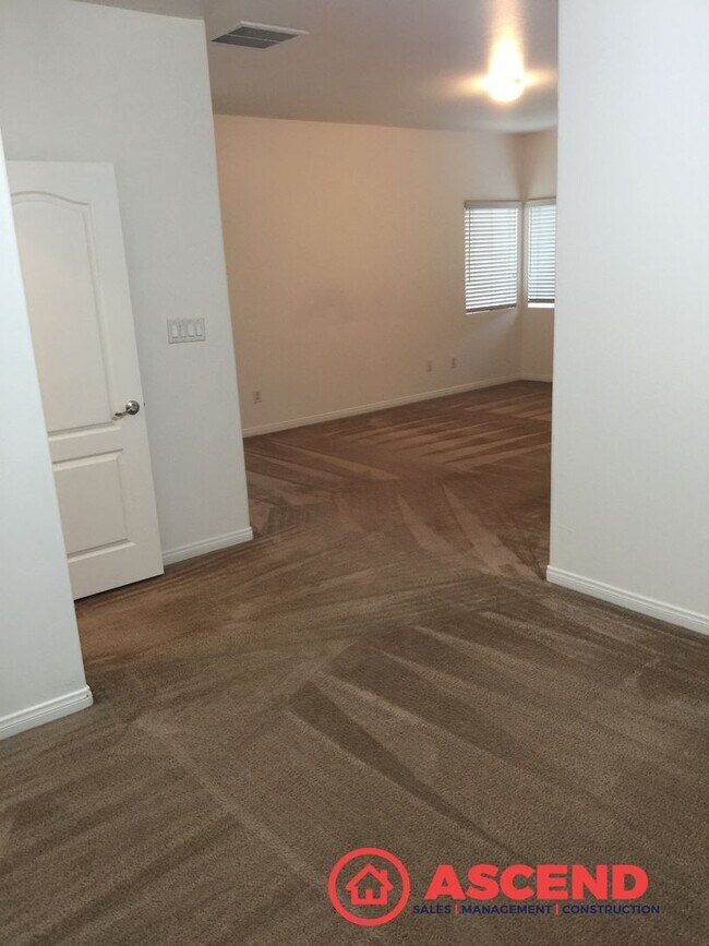 Building Photo - Comfortable 3-Bedroom, 2-Bath Home with Modern Kitchen