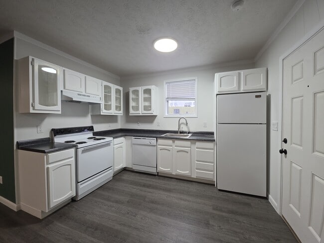 Building Photo - 105 Becky Dr