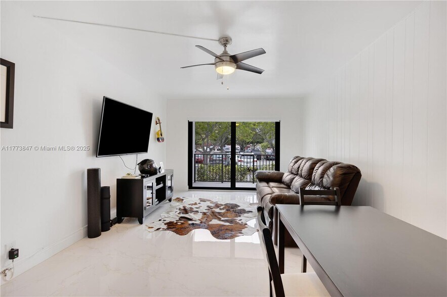 Building Photo - 1000 River Reach Dr