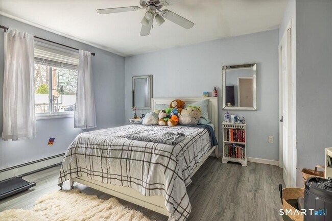 Building Photo - 56 Linden St