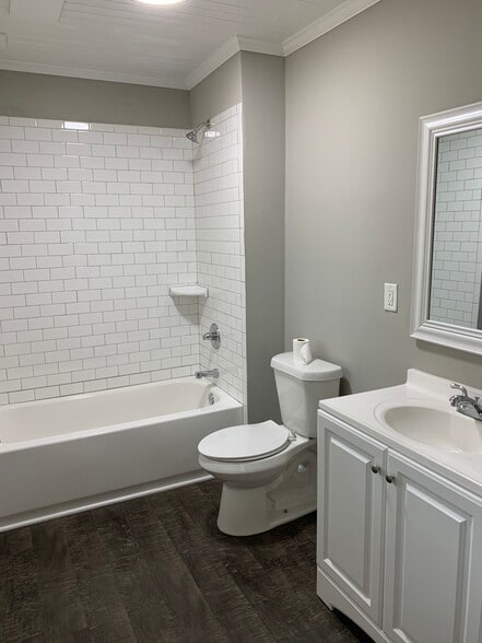 Building Photo - 137 Baker St