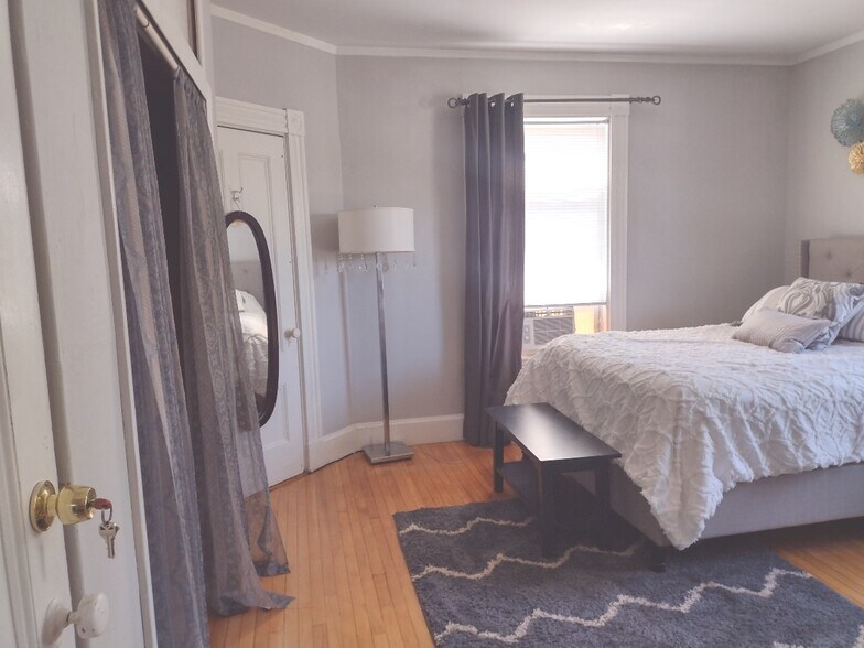 Large room - 6 Boston Ave