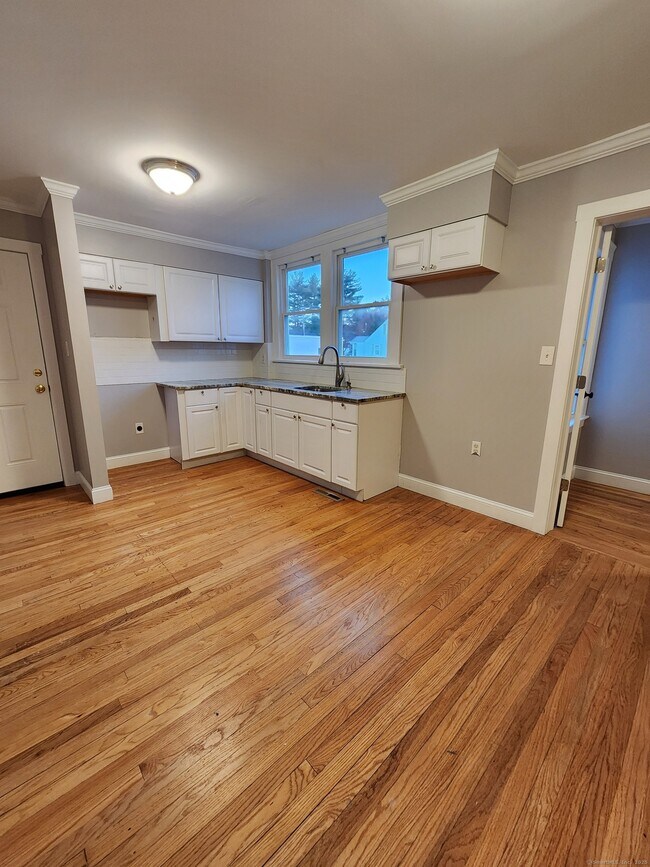 Building Photo - 782 Farmington Ave