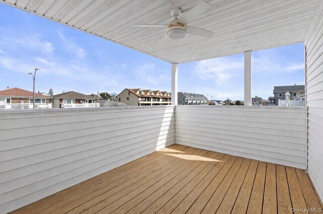 Building Photo - 616 E Broadway