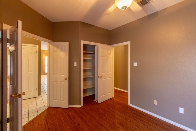 Building Photo - 4 bedroom, 2 bathroom home in South Austin!