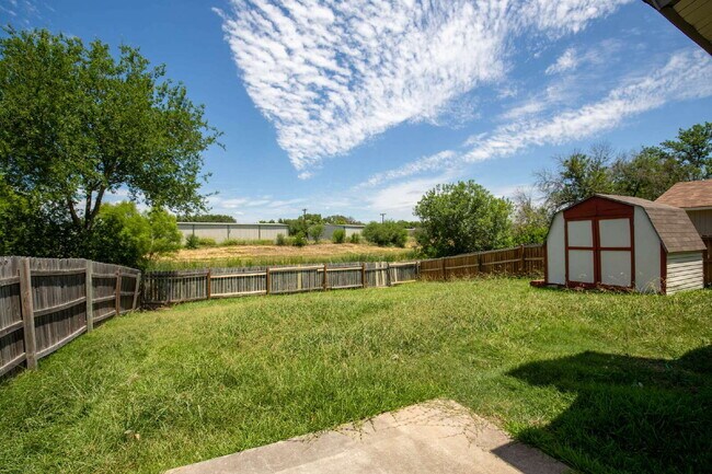 Building Photo - Charming 3-Bedroom Home in Feather Ridge –...