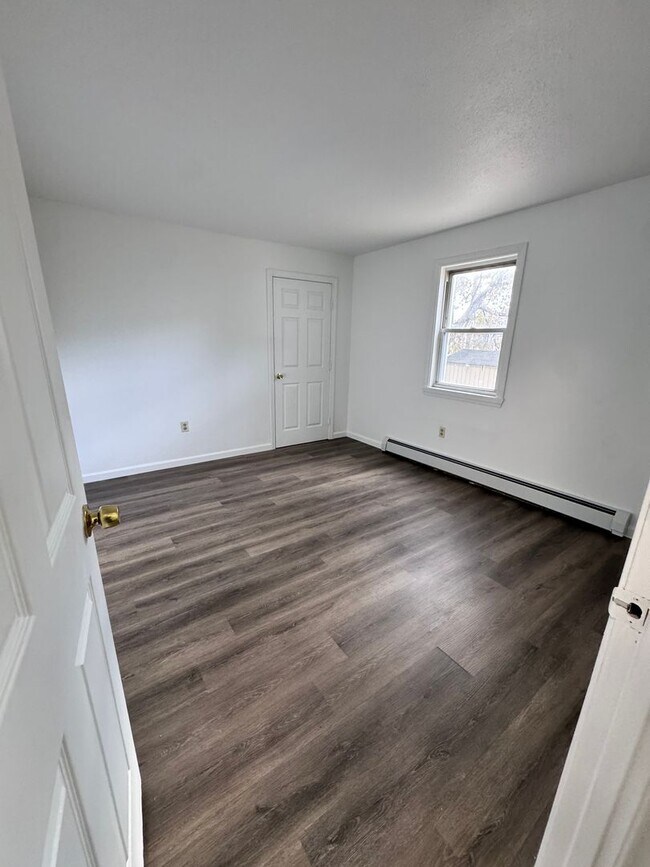 Building Photo - 17 Basset street