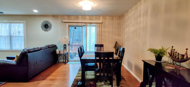 Dining area - 26 Hawthorn Dr