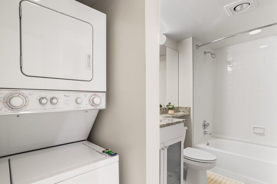 Building Photo - 401 12th St S