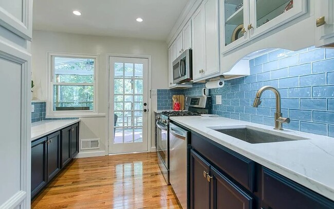 Building Photo - 8719 Badger Dr