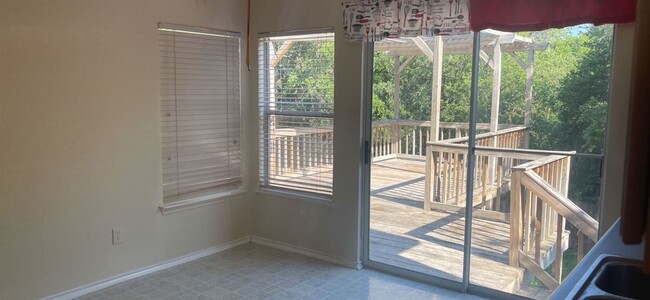 Building Photo - 3 br, 2.5 bath House - 8615 Cross Spring