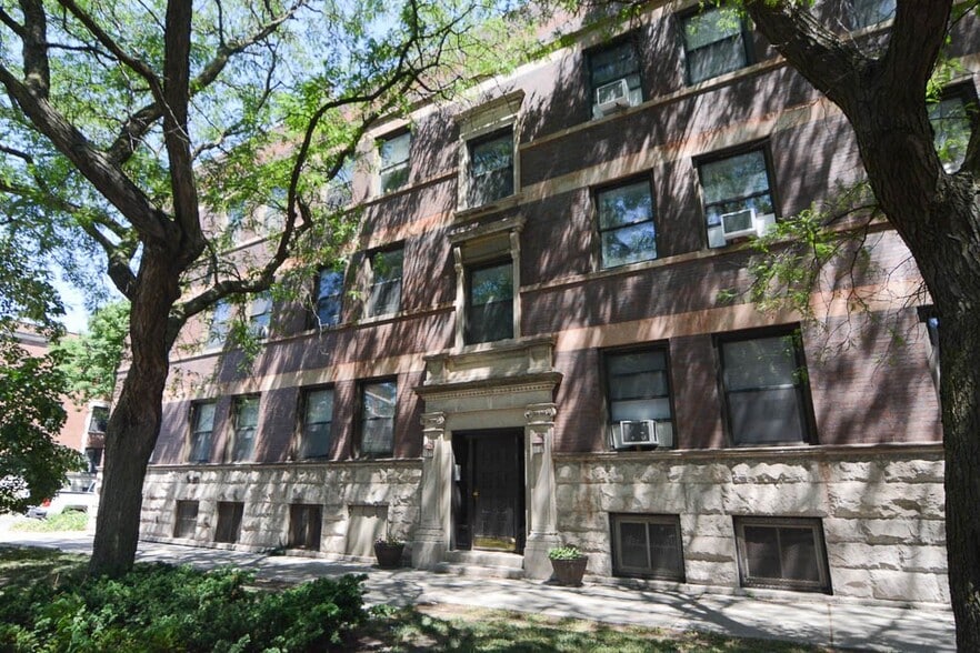 Building Photo - 1150 W Waveland Ave