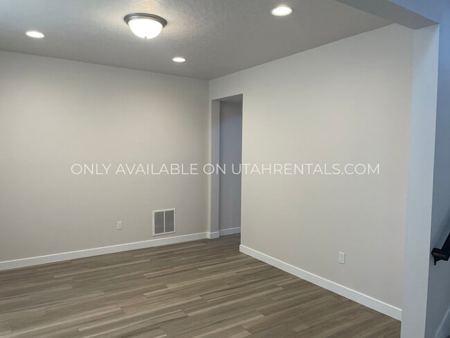 Building Photo - 802 E 1400 S