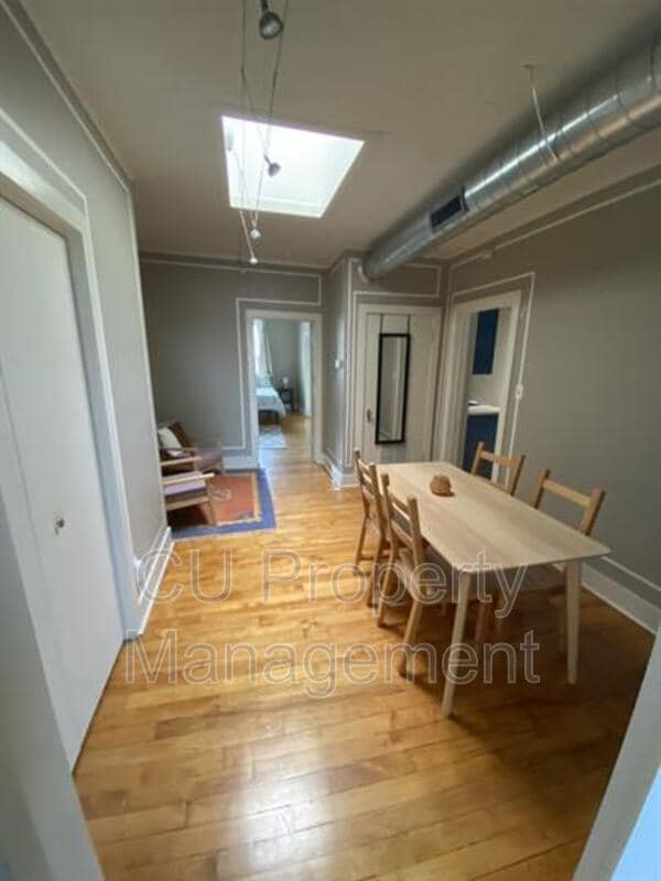 Building Photo - 415 N Neil St