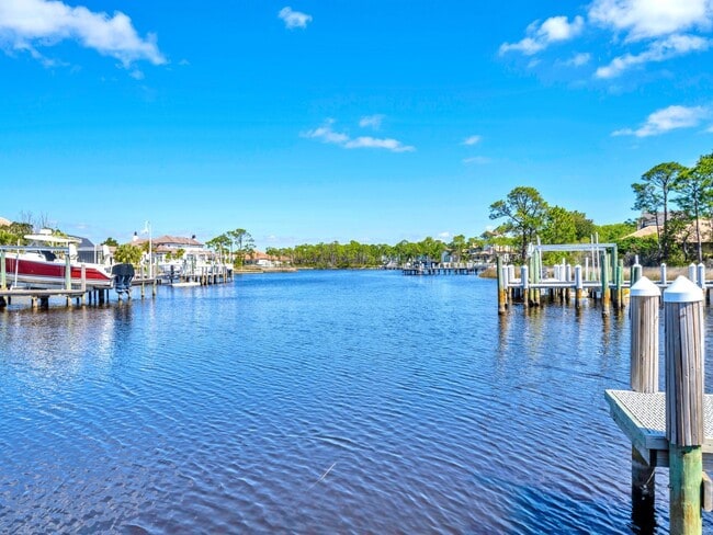 Building Photo - 330 Kelly Plantation Dr