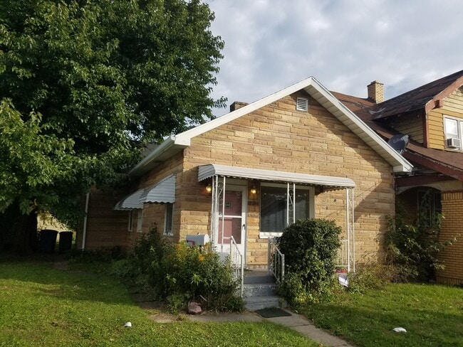 Building Photo - ***HALF OFF 1ST MONTH RENT***