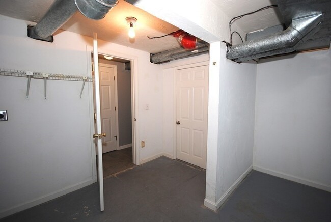 Building Photo - 240 Heritage Dr