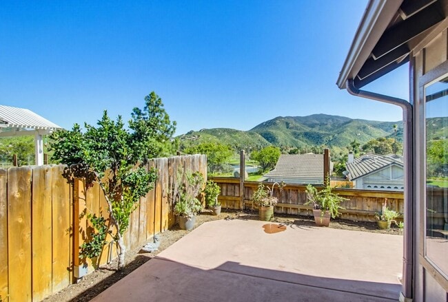 Building Photo - Beautifully Maintained 2 Bed / 2 Bath Home in Gated West Village Community