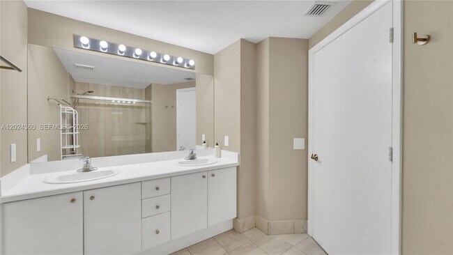 Building Photo - 2475 Brickell Ave
