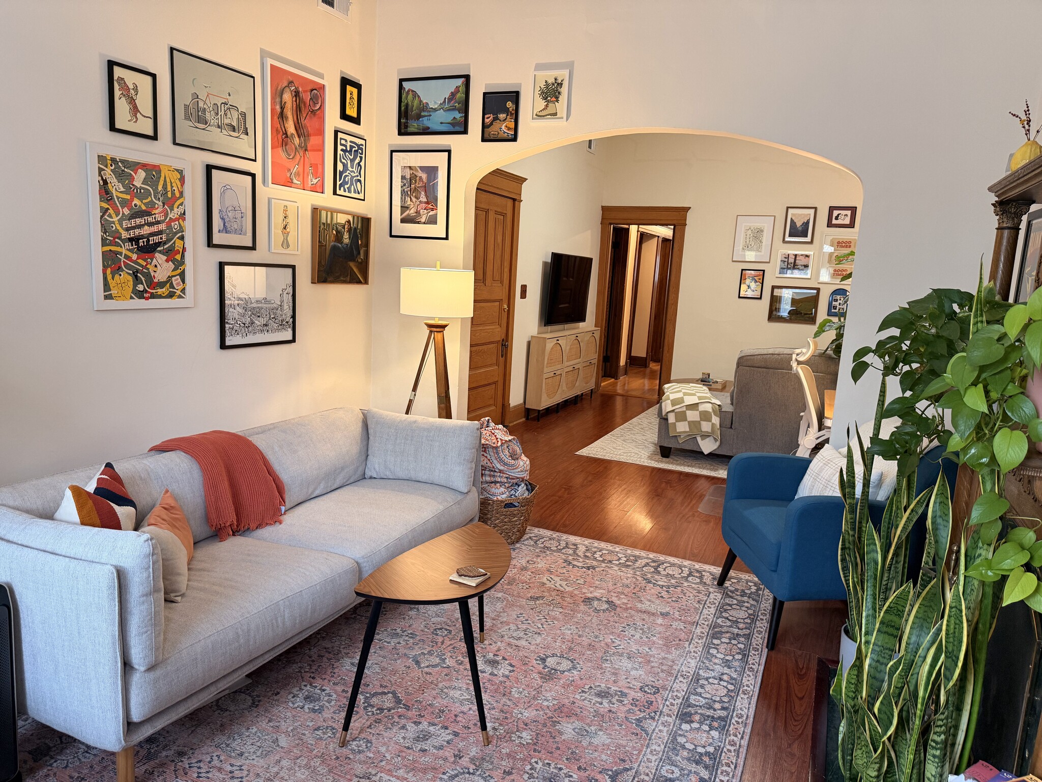 Building Photo - 1037 N Damen Ave