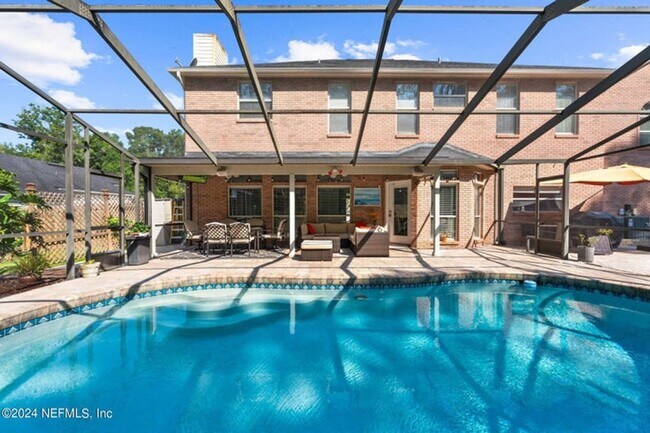 Building Photo - Fully Furnished Home