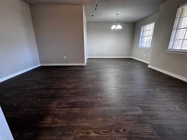 Building Photo - 1311 Alpine Dr