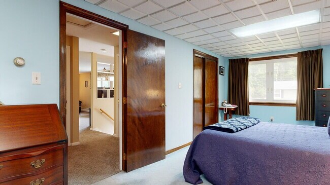 Building Photo - 3 bed, 2 bath house with solar panels! No ...
