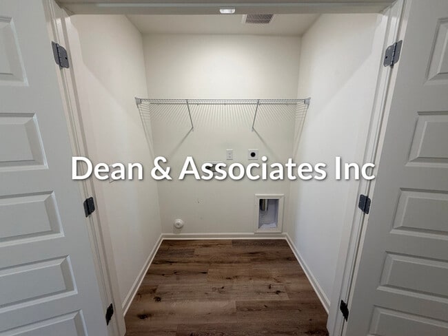 Building Photo - 827 Fish Camp Rd