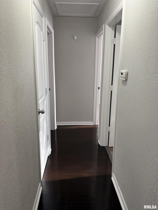 Building Photo - 2324 W Gilbert Ave