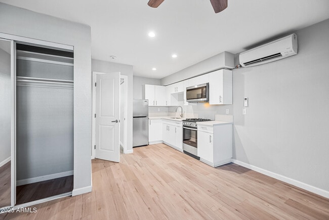 Building Photo - 3025 N 32nd St