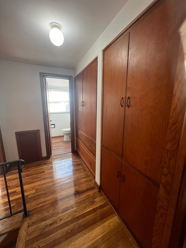 Building Photo - 2 Bedroom Townhome in Grandview!!