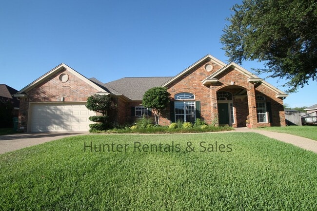Primary Photo - Country Trails Gem with a Pool Made for Te...