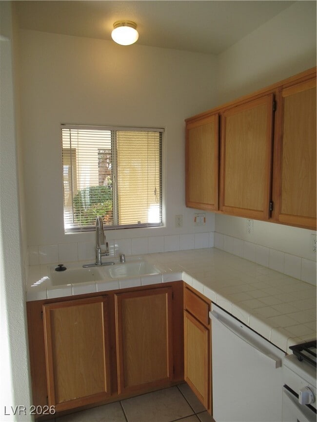 Building Photo - 1050 E Cactus Ave