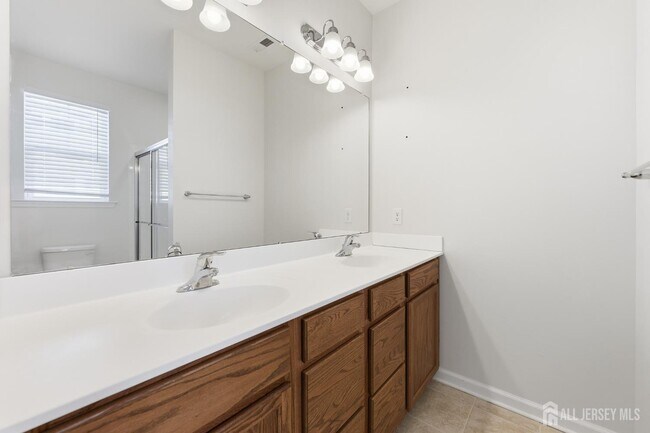 Building Photo - 38 Bond St