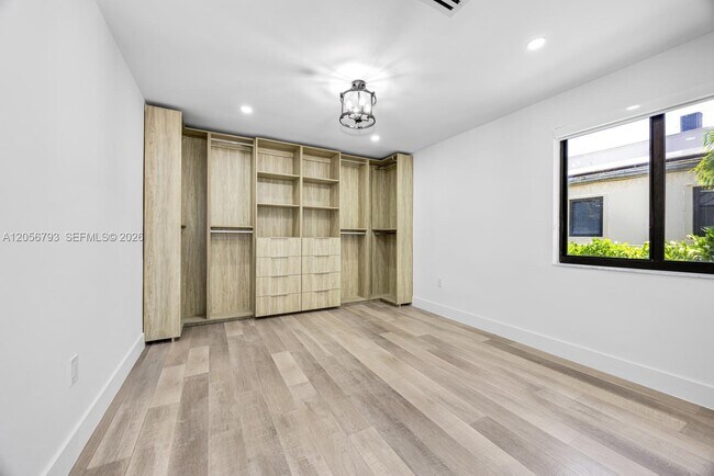 Building Photo - 3050 SW 26th St